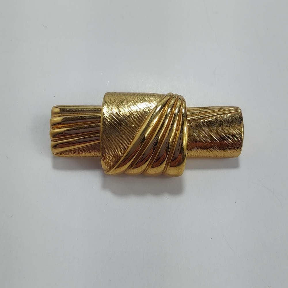Vintage Monet Gold Tone Brooch Pin Textured Ribbed‎ Design Signed Classic